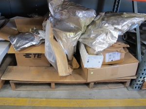 LOT TO INCLUDE: OIL SEALS, TANK GLASS FLANGE, GEN. SEALS, ACTUATOR DIAPHRAGM, ETC.. LOADING & HANDLING FEE $30-4165